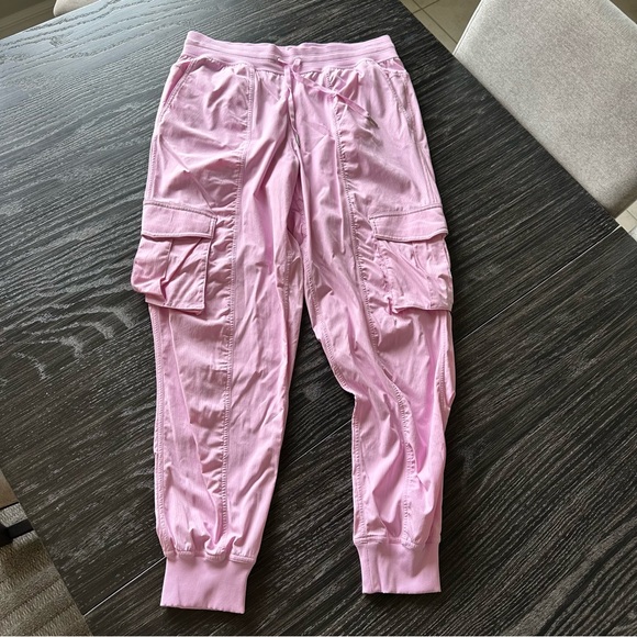 Lululemon Dance Studio Relaxed-Fit Mid-Rise Cargo Jogger in
Vitapink, Medium - Picture 9 of 16